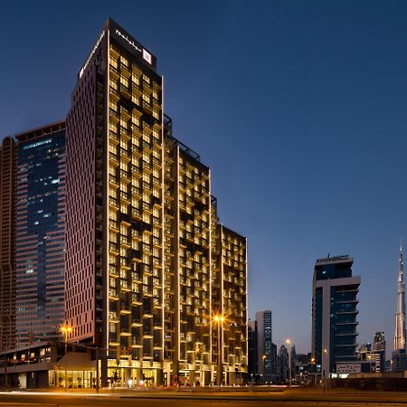 Aparthotel Millennium Atria Business Bay Dubái Exterior foto The hotel at night