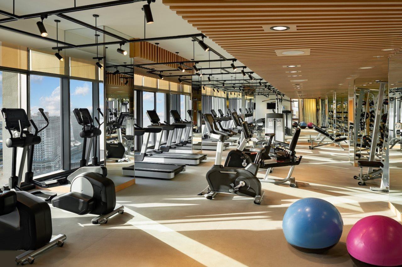 Aparthotel Millennium Atria Business Bay Dubái Exterior foto The gym at the hotel