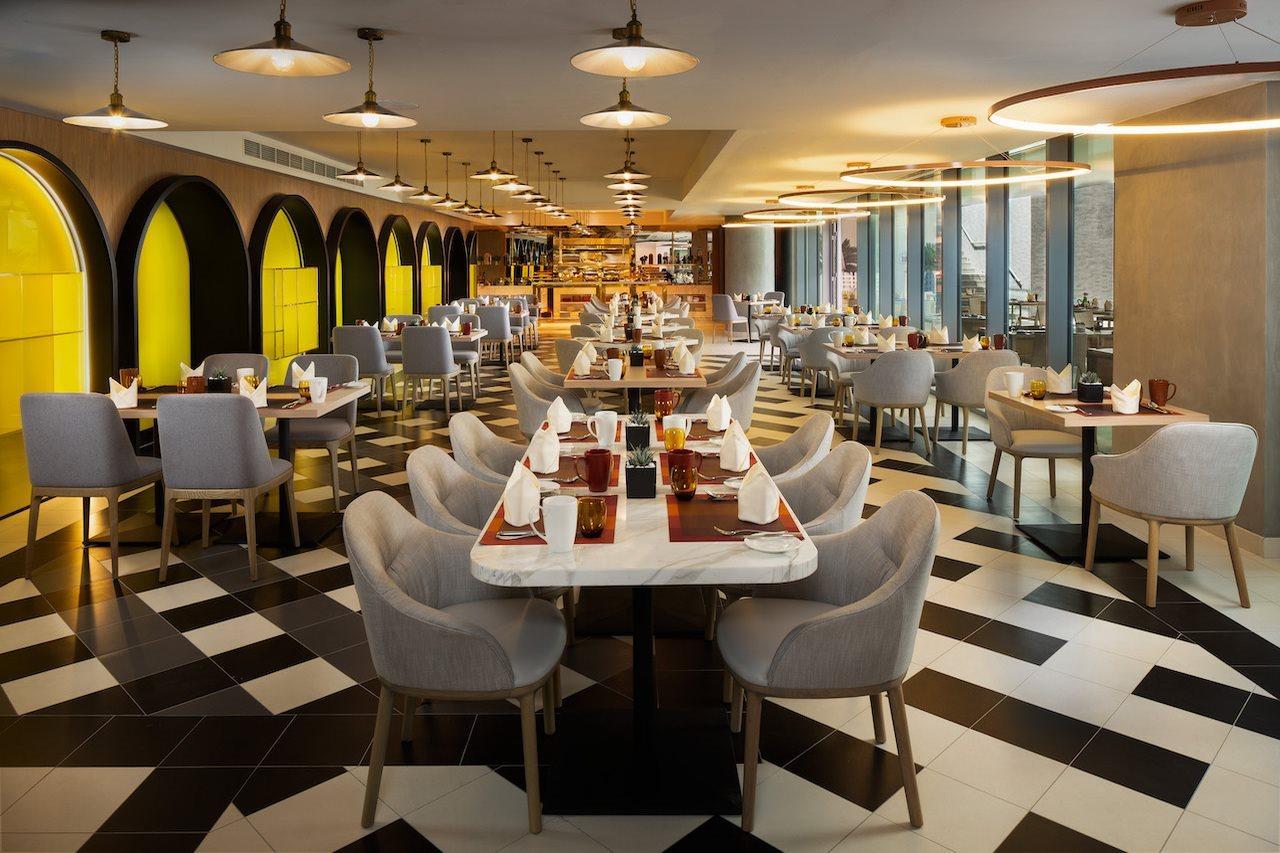 Aparthotel Millennium Atria Business Bay Dubái Exterior foto The restaurant