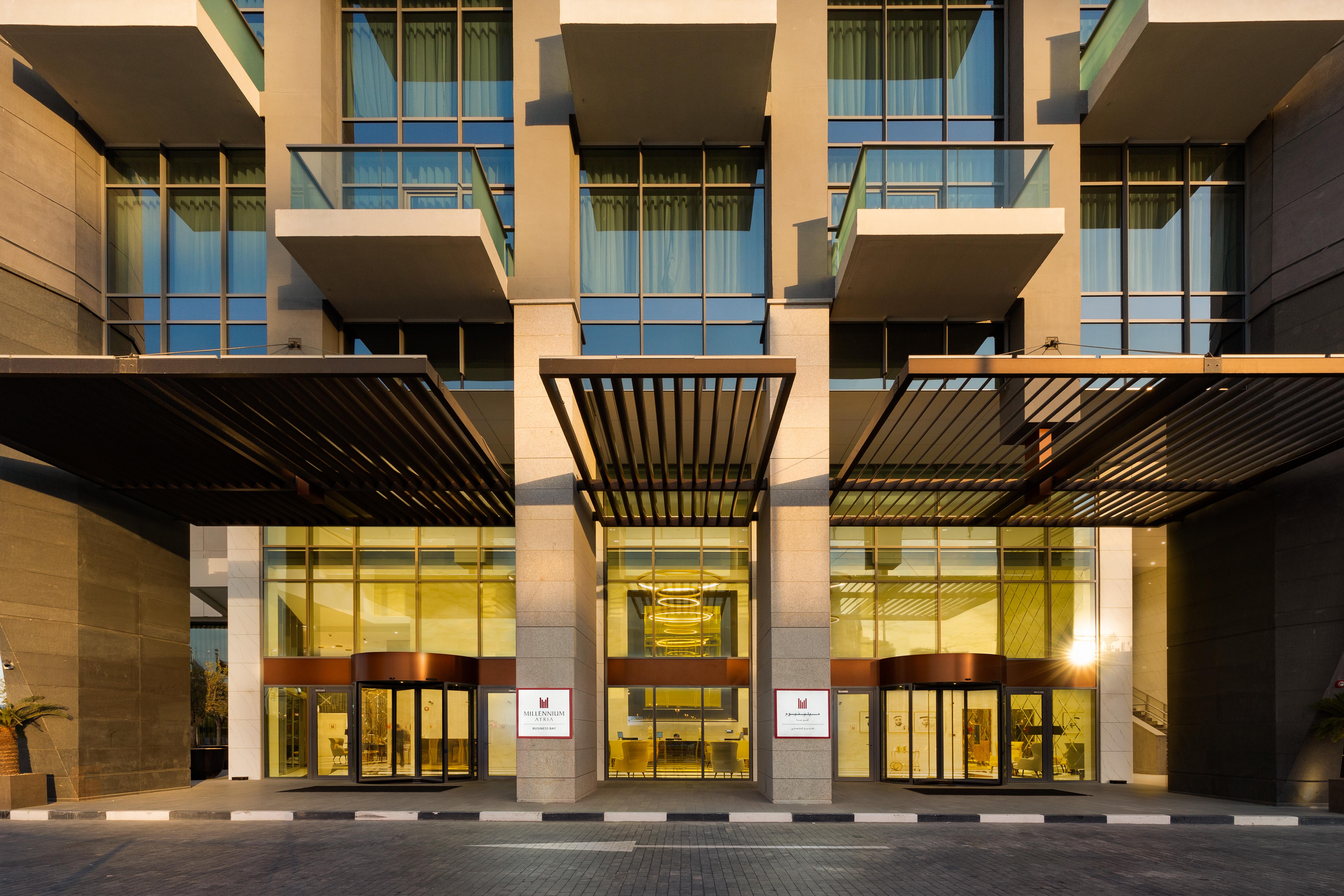 Aparthotel Millennium Atria Business Bay Dubái Exterior foto The hotel's entrance