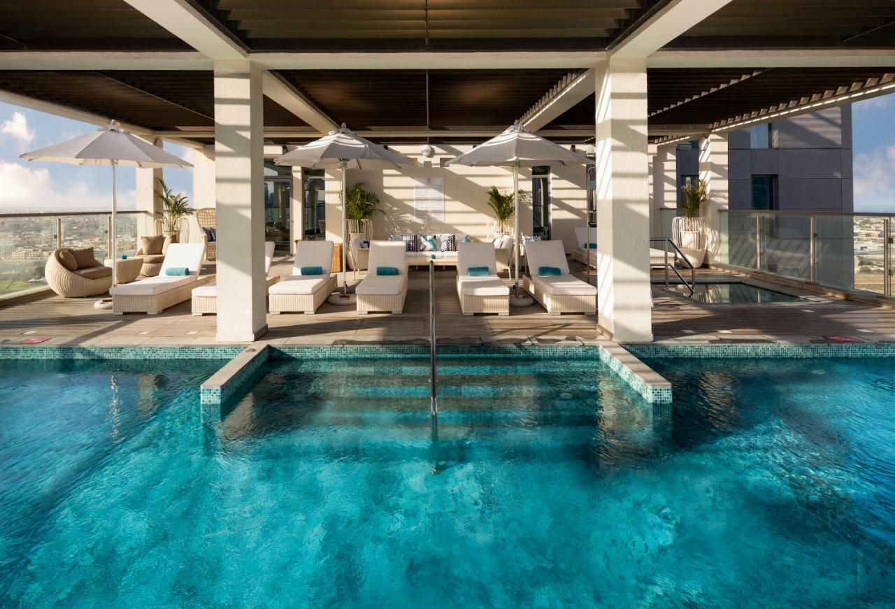 Aparthotel Millennium Atria Business Bay Dubái Exterior foto The rooftop pool at the W London