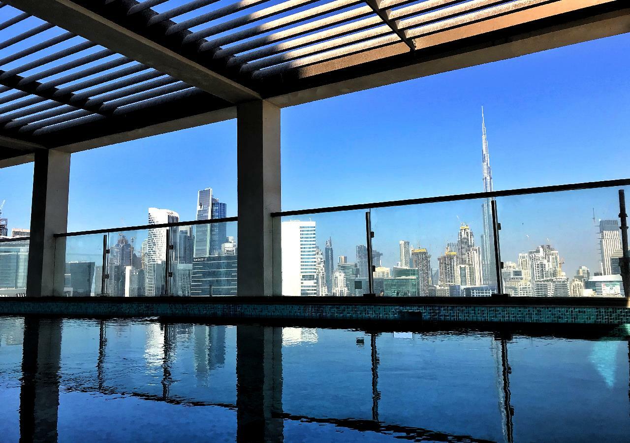 Aparthotel Millennium Atria Business Bay Dubái Exterior foto View from the rooftop pool